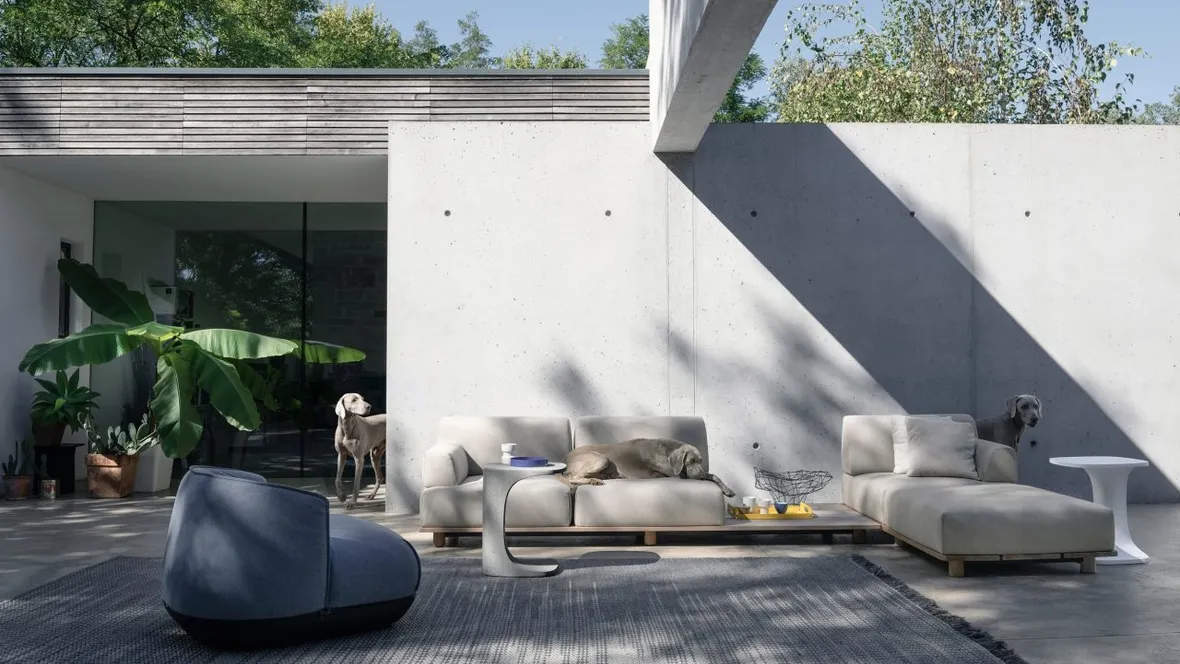 Poltroncina in tessuto imbottito Brioni Up di Kristalia