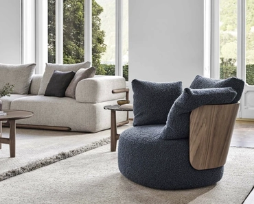 Poltrona Calin in tessuto imbottito e legno di Porada