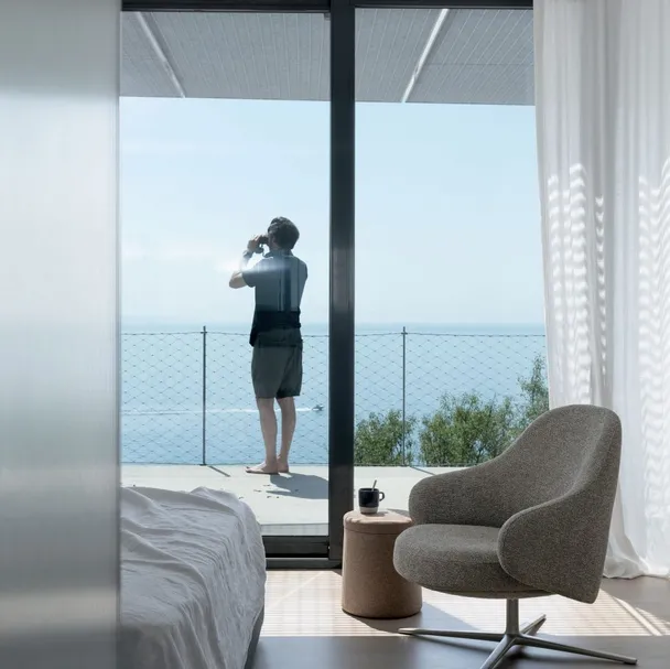 Poltroncina imbottita in tessuto Dua Relax di Kristalia