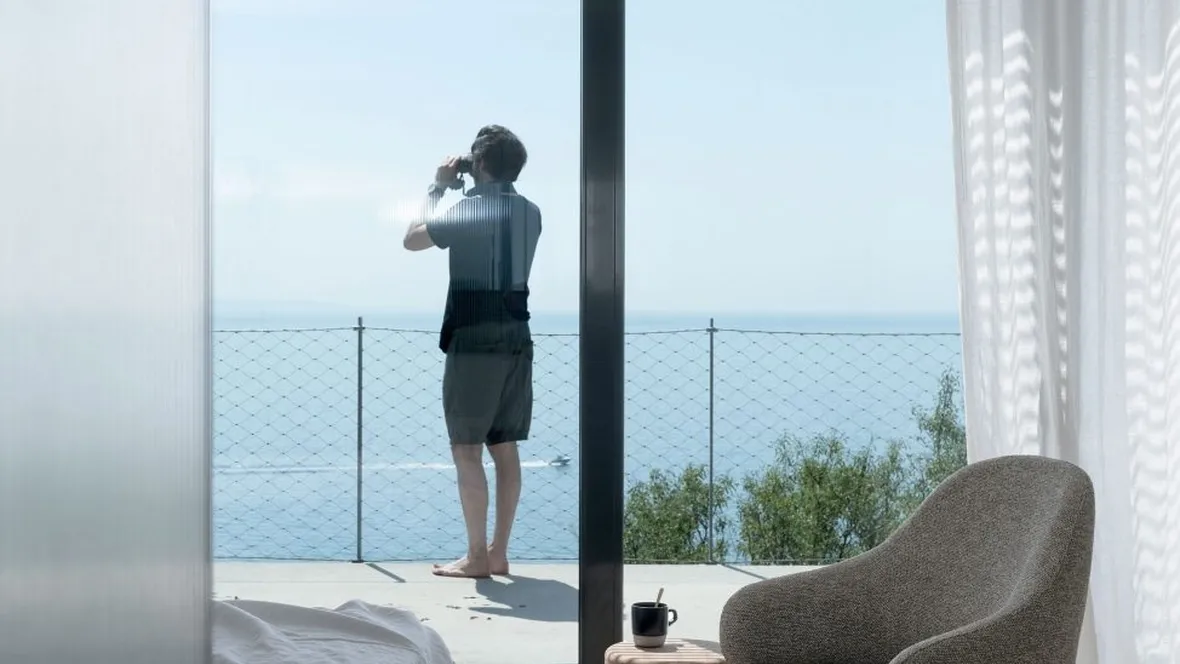 Poltroncina imbottita in tessuto Dua Relax di Kristalia