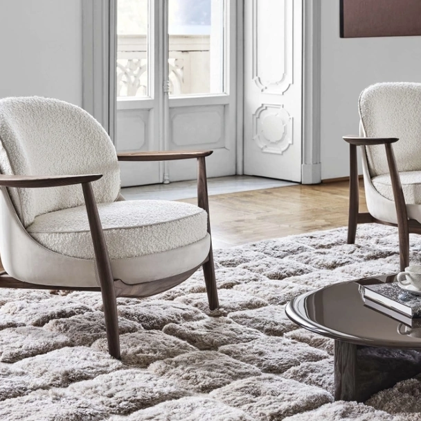 Poltroncina Ginkgo XL in tessuto e pelle di Porada