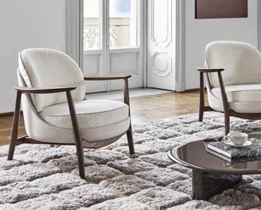 Poltroncina Ginkgo XL in tessuto e pelle di Porada