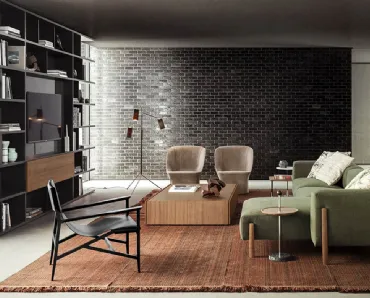 Poltroncina Isotta in cuoio con struttura in laccato Nero opaco di Pianca