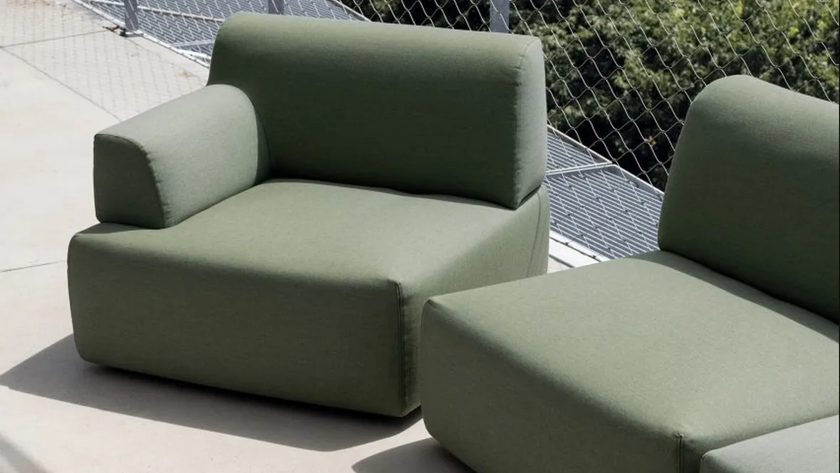 Poltrona imbottita in tessuto Palchetto di Kristalia