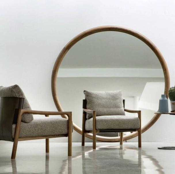 Poltrona Vera in tessuto, cuoio e legno di Porada