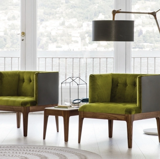 Poltroncina Wendy in velluto trapuntato di Porada