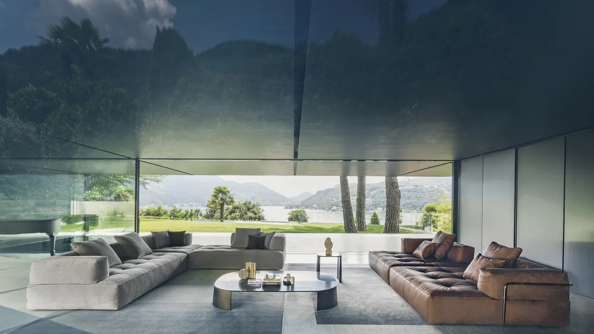 Divano angolare in tessuto e lineare in pelle Melvil di Desirèe