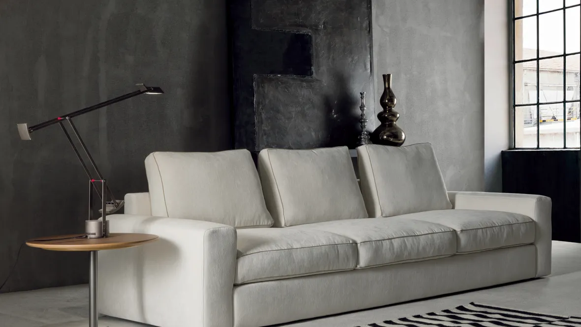 Divano lineare Metropolitan di Fox Italia