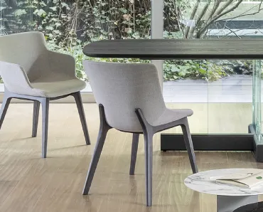 Sedia con o senza braccioli in tessuto con gambe in legno Artika di Bonaldo