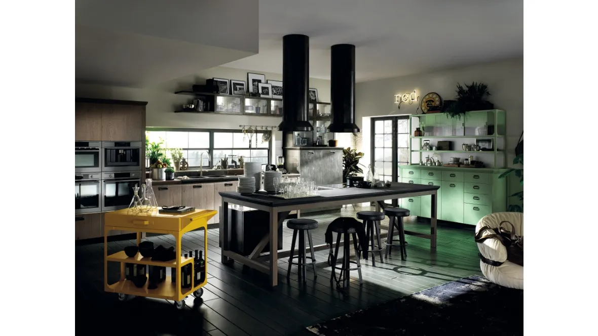Sgabello Barstud con seduta in pelle con borchie di Scavolini