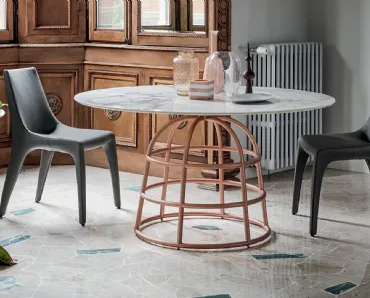 Sedia imbottita e completamente rivestita in pelle Tip Toe di Bonaldo