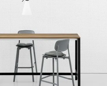 Sgabello Colander OUT in polipropilene di Kristalia