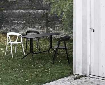 Sedia impilabile Compas di Kristalia