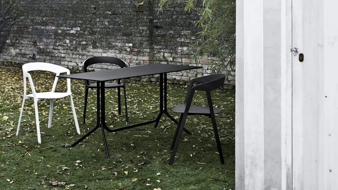 Sedia impilabile Compas di Kristalia