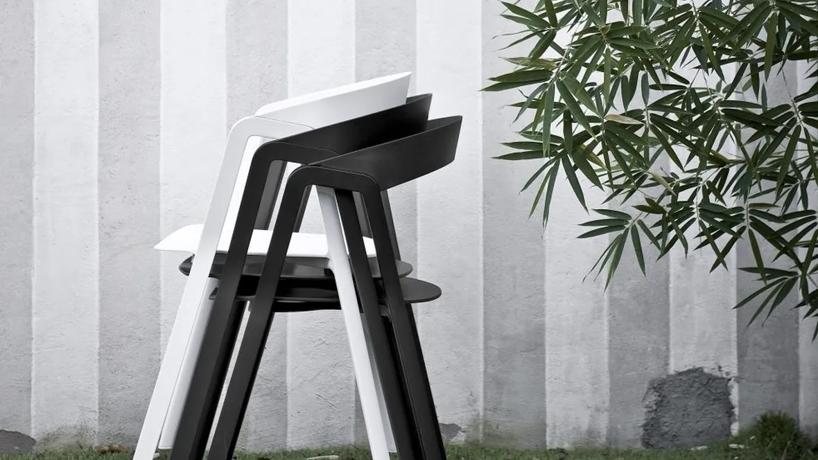 Sedia impilabile Compas di Kristalia