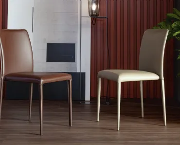 Sedia rivestita in pelle Deli di Bonaldo