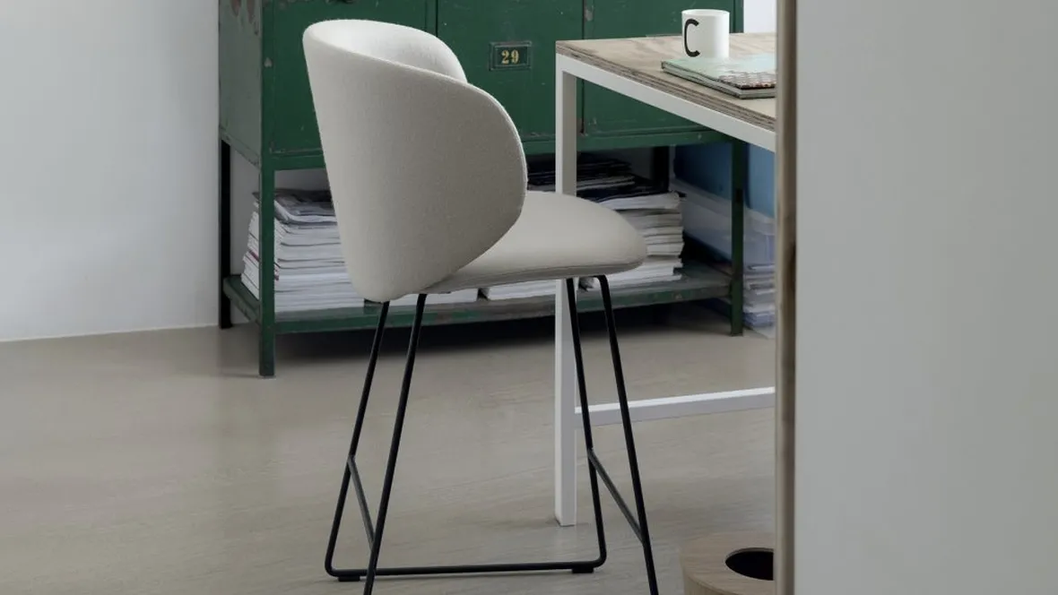 Sgabello Dua in tessuto di Kristalia