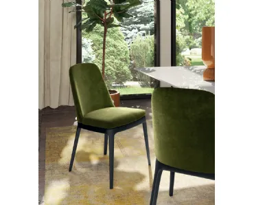 Sedia Egg in tessuto e massello di frassino di Scavolini