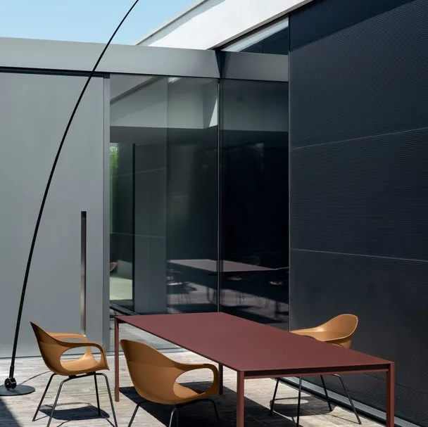 Sedia Elephantino con scocca in plastica riciclata di Kristalia