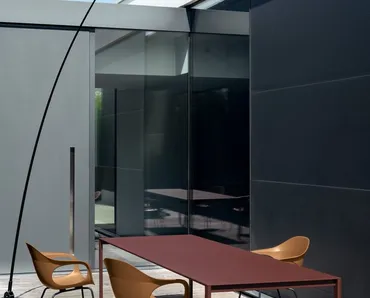 Sedia Elephantino con scocca in plastica riciclata di Kristalia