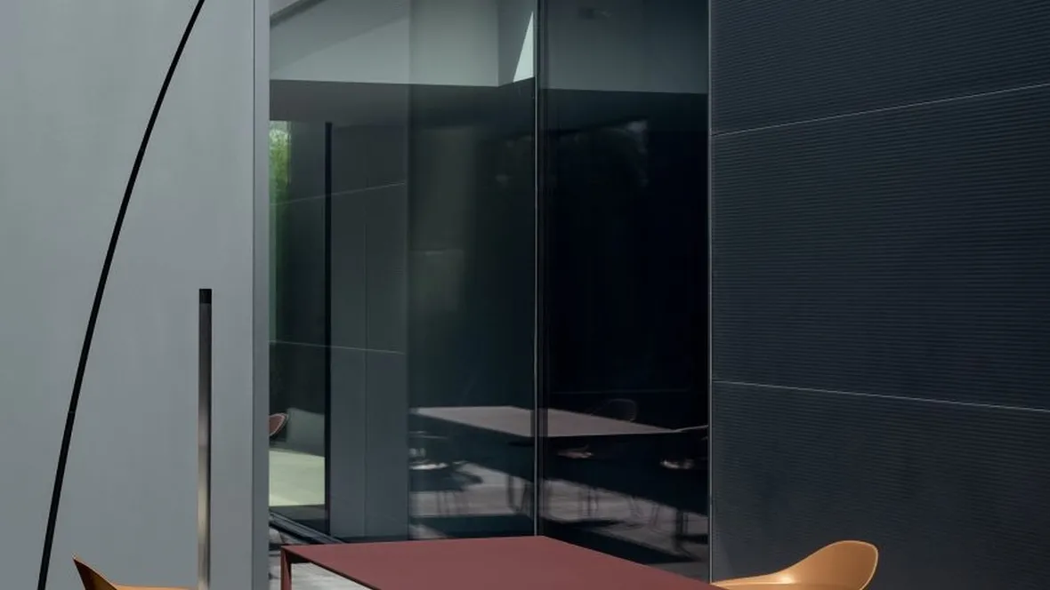 Sedia Elephantino con scocca in plastica riciclata di Kristalia