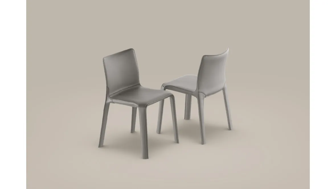 Sedia Kagura interamente rivestita in cuoio di Bonaldo