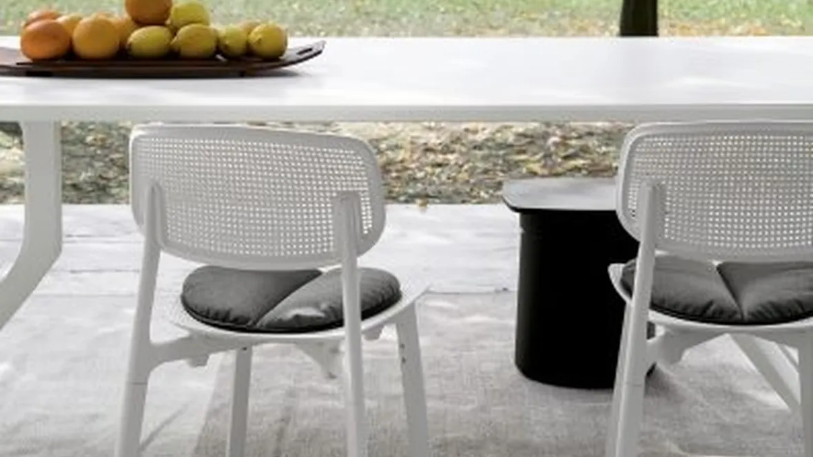Sedia impilabile Colander di Kristalia