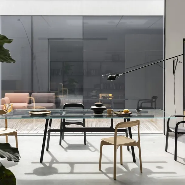 Sedia impilabile Contorna di Kristalia