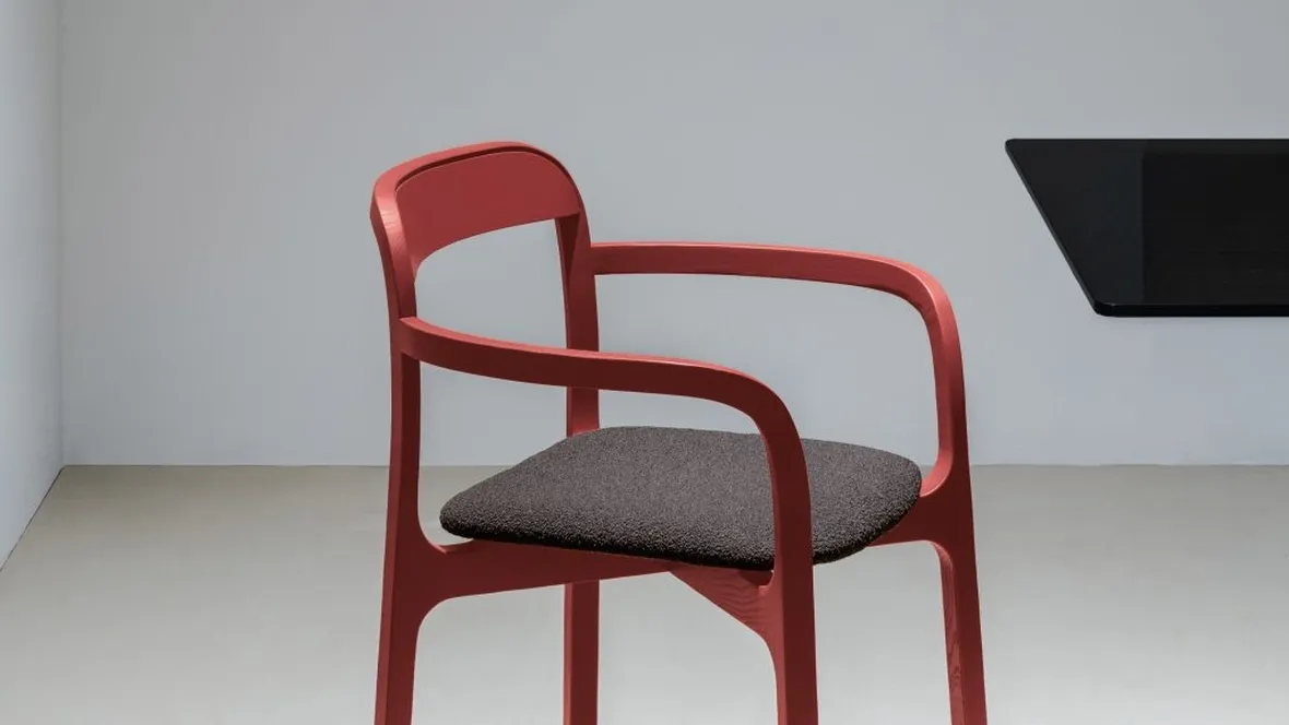 Sedia impilabile Contorna di Kristalia