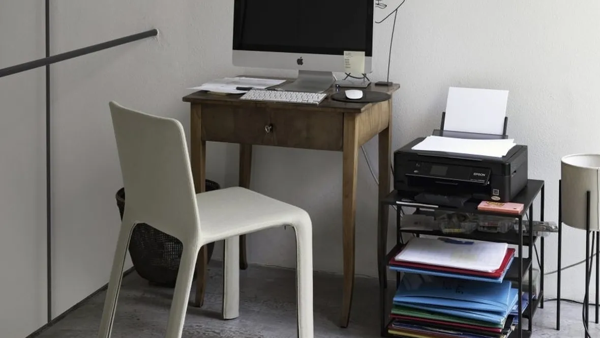 Sedia completamente rivestita in tessuto Joko di Kristalia