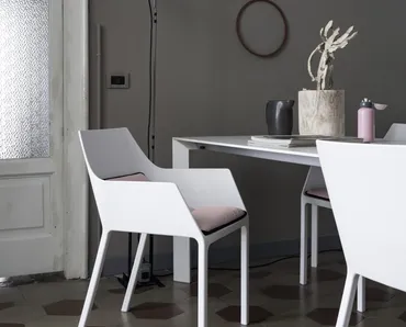 Sedia in polipropilene Mem di Kristalia