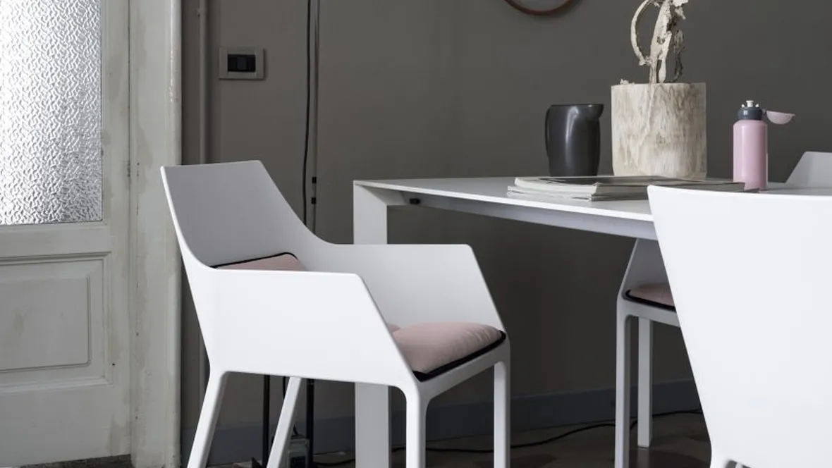 Sedia in polipropilene Mem di Kristalia