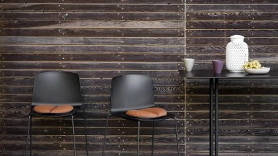 Sgabello impilabile in polipropilene e metallo Rama di Kristalia