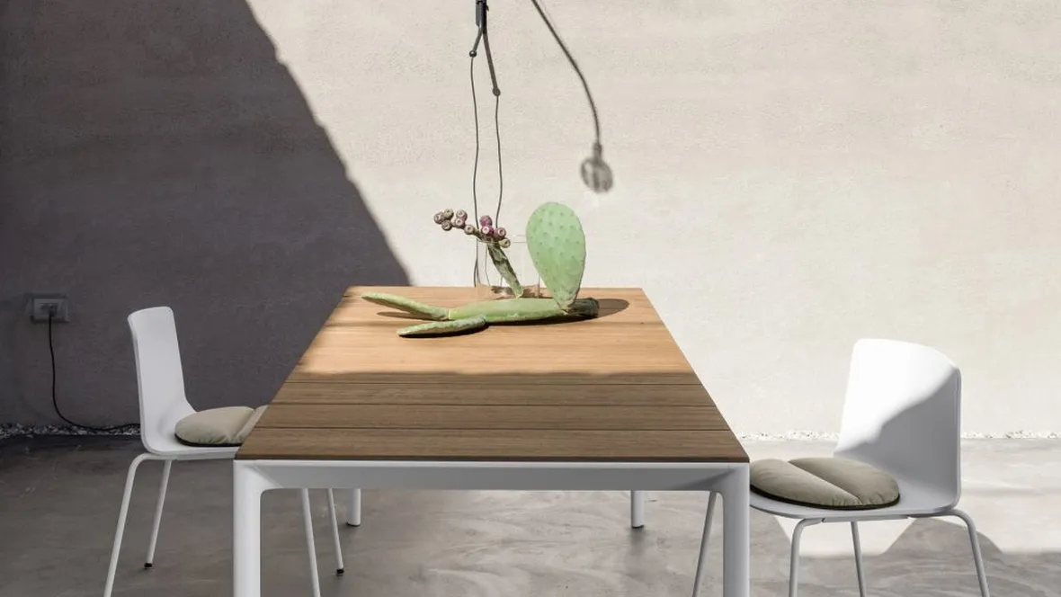 Sedia impilabile da esterno Rama di Kristalia