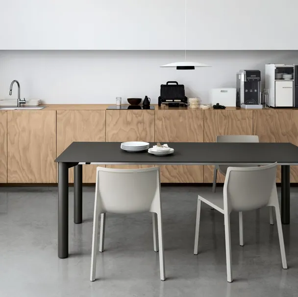 Sedia impilabile in polipropilene LP di Kristalia