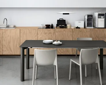 Sedia impilabile in polipropilene LP di Kristalia