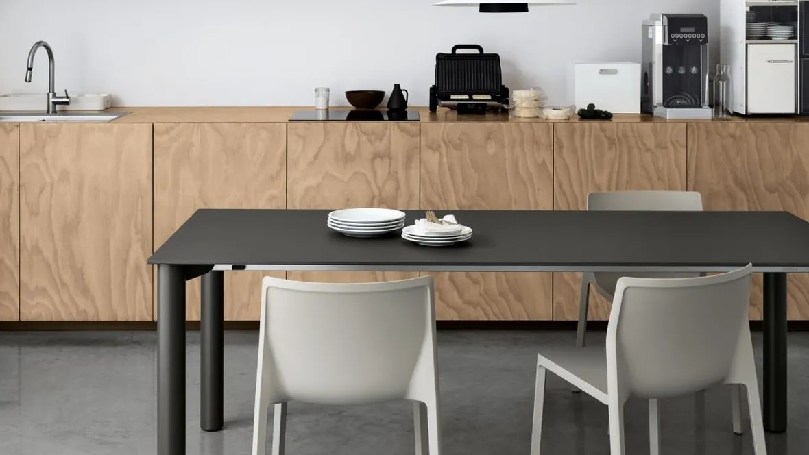 Sedia impilabile in polipropilene LP di Kristalia