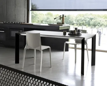 Sedia impilabile in polipropilene Plana di Kristalia