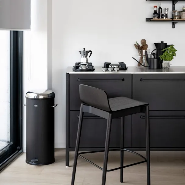 Sgabello in legno Rama Wood di Kristalia