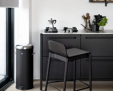 Sgabello in legno Rama Wood di Kristalia