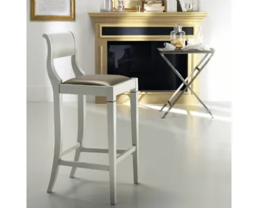Sgabello Grand Relais in legno con seduta imbottita di Scavolini