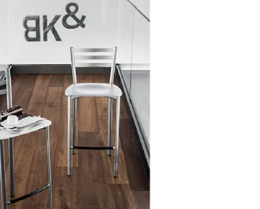 Sgabello Speedy in legno laccato di Scavolini