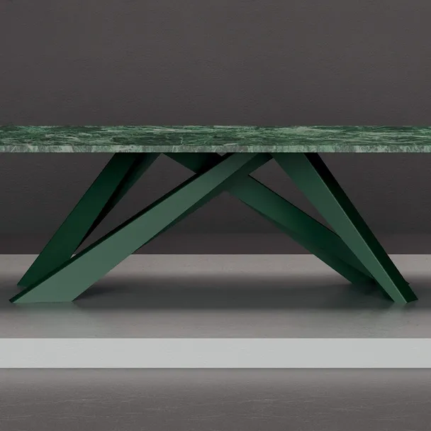 Tavolo Big Table Special Edition con piano in marmo Saint Denis e base formata da quattro gambe in acciaio tagliate a laser di Bonaldo
