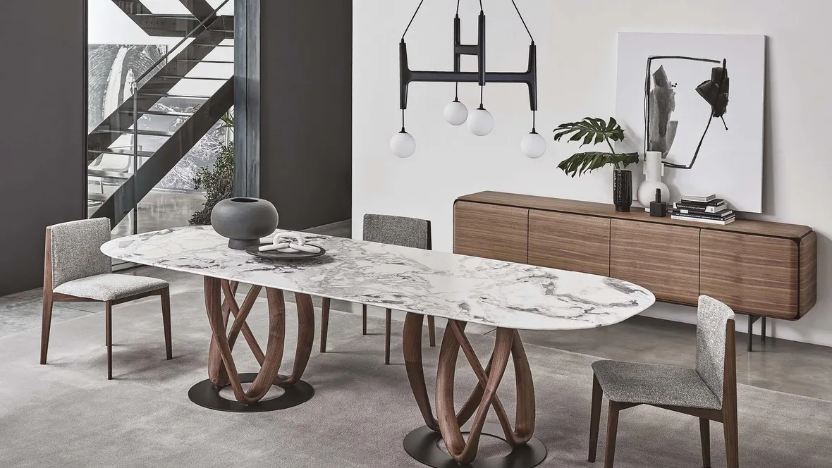 Tavolo ovale con piano in marmo e base in legno massello Infinity di Porada