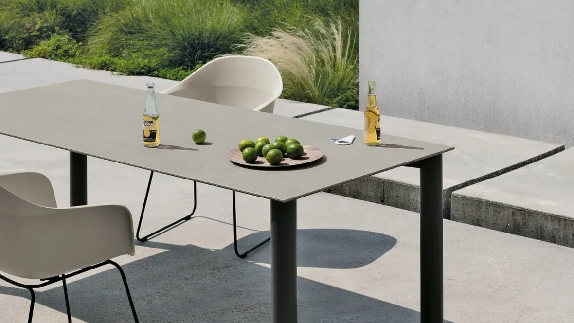 Tavolo Bodoni di Kristalia