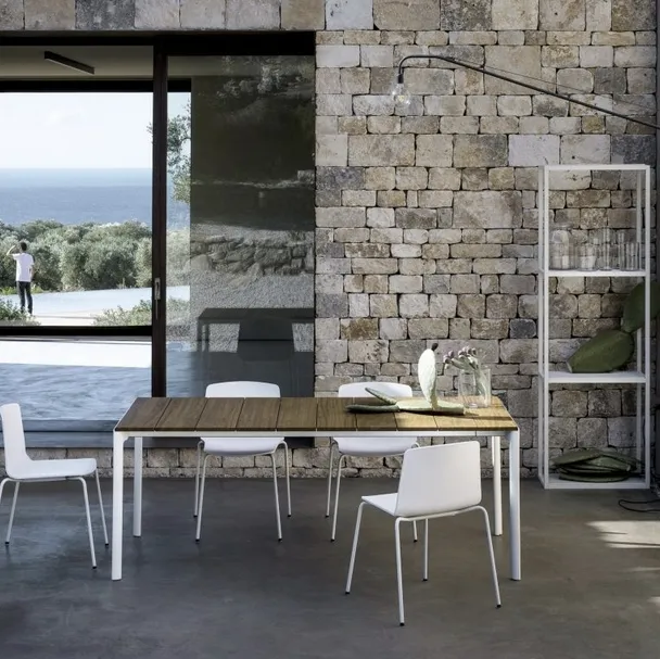 Tavolo allungabile Maki Slatted in teak di Kristalia