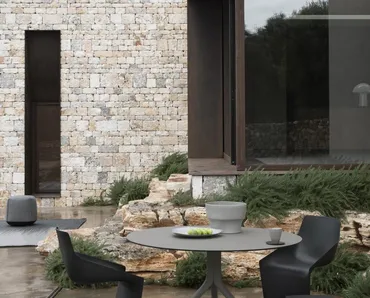 Tavolo rotondo Oops di Kristalia