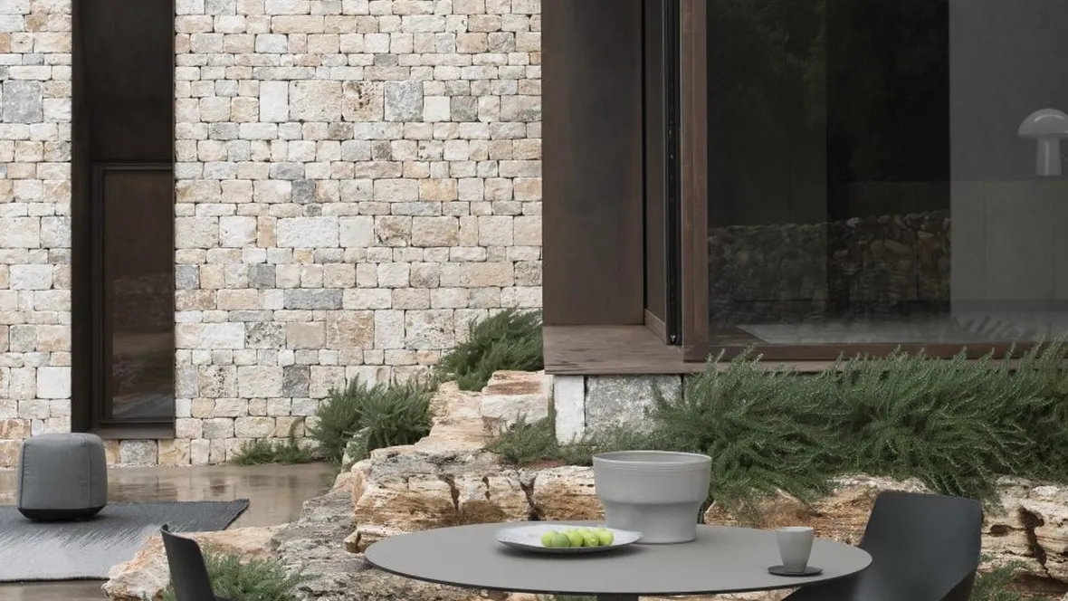 Tavolo rotondo Oops di Kristalia