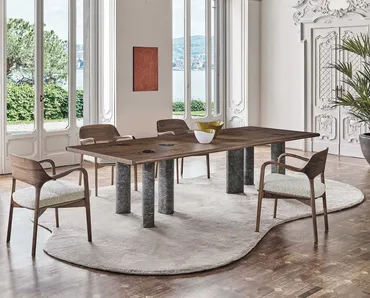 Tavolo Osmose con top in noce canaletto e base in marmo di Porada