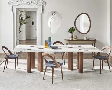 Tavolo Oswood con top in marmo e base in legno di Porada